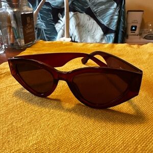 Elegant Brown Cat-Eye Sunglasses